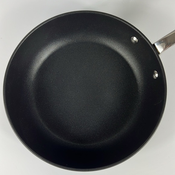 All-Clad Essentials Hard-anodized Non-Stick Fry Pan Skillet Omelette 8.5 in NEW - Picture 4 of 9